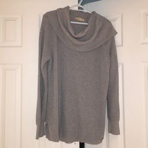 SO cozy 💕 Grey cowl neck knit sweater